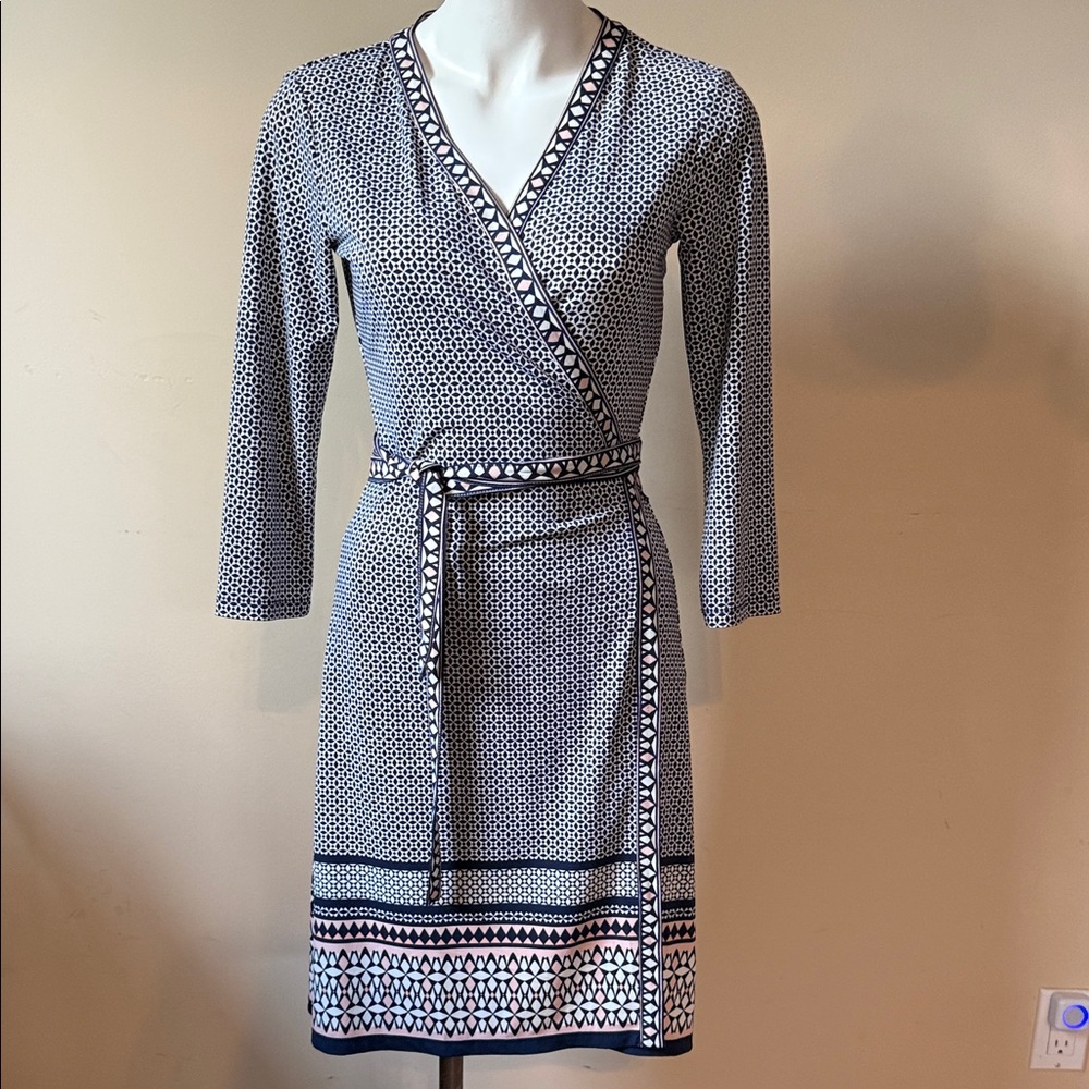 Max Studio Black and White Patterned Long Sleeve Wrap Dress